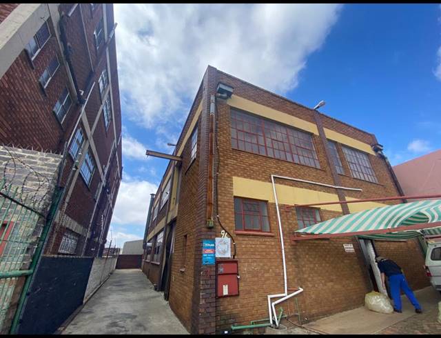 340M² WAREHOUSE TO LET IN NEWLANDS